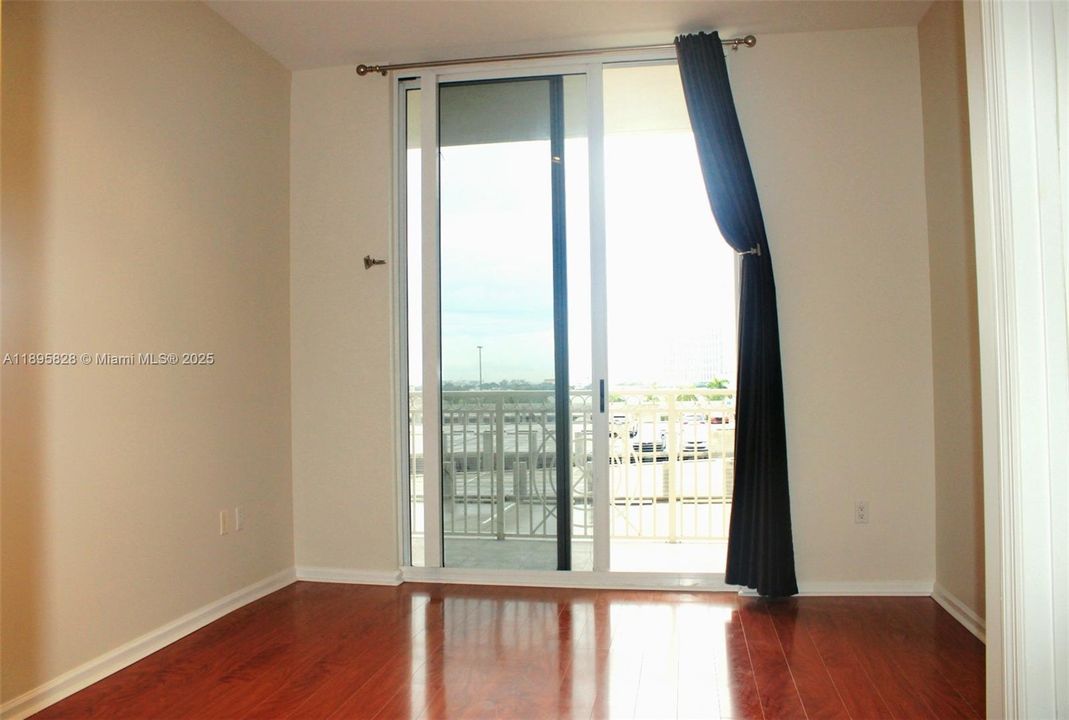 Под контрактом: $3,100 (2 спален, 2 ванн, 1246 Квадратных фут)