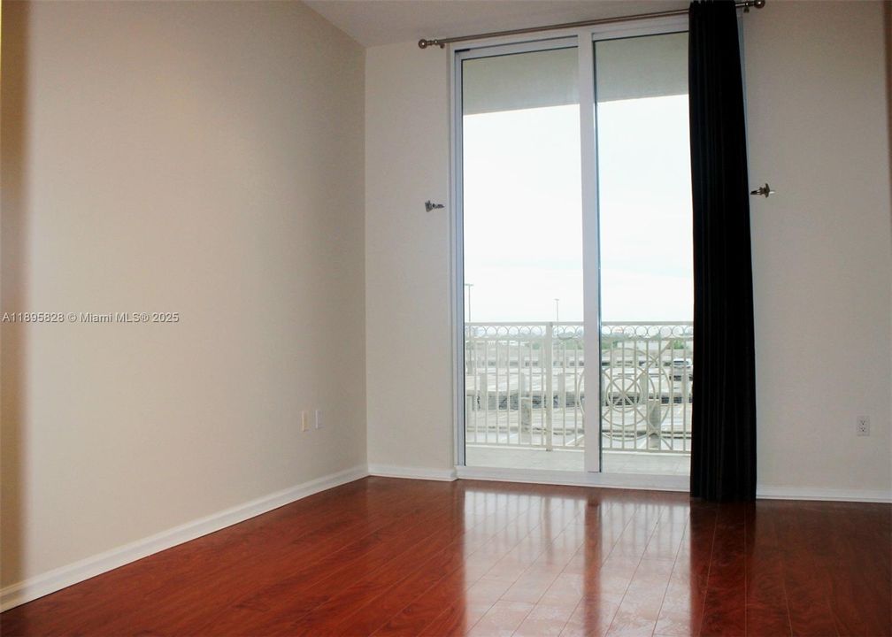 Под контрактом: $3,100 (2 спален, 2 ванн, 1246 Квадратных фут)