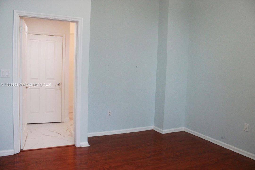 Под контрактом: $3,100 (2 спален, 2 ванн, 1246 Квадратных фут)