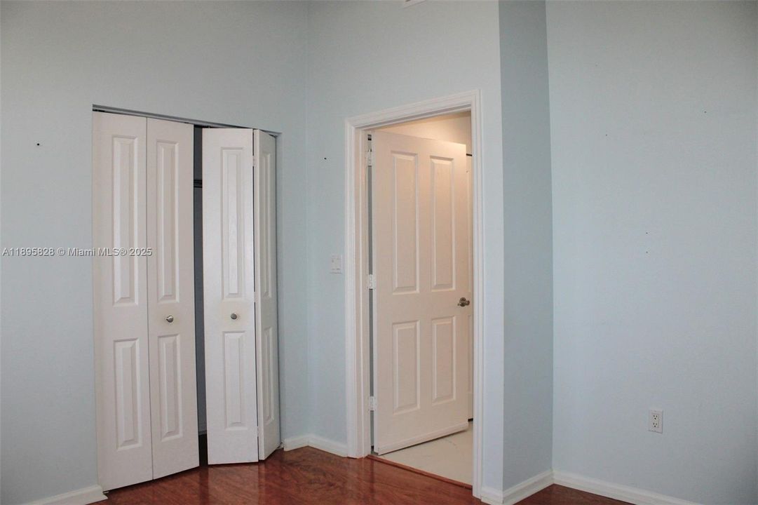 Под контрактом: $3,100 (2 спален, 2 ванн, 1246 Квадратных фут)