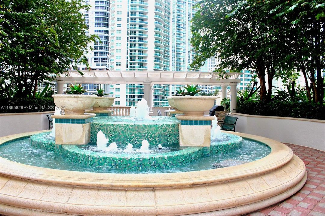 Под контрактом: $3,100 (2 спален, 2 ванн, 1246 Квадратных фут)