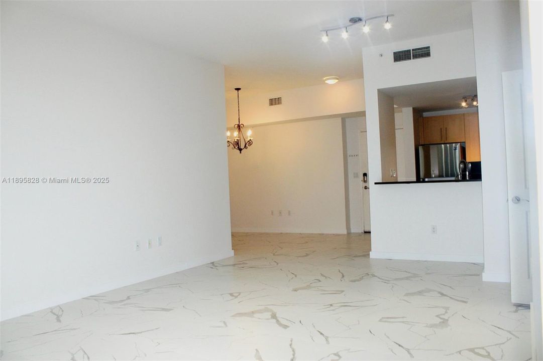 Под контрактом: $3,100 (2 спален, 2 ванн, 1246 Квадратных фут)