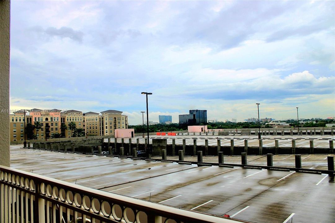 Под контрактом: $3,100 (2 спален, 2 ванн, 1246 Квадратных фут)