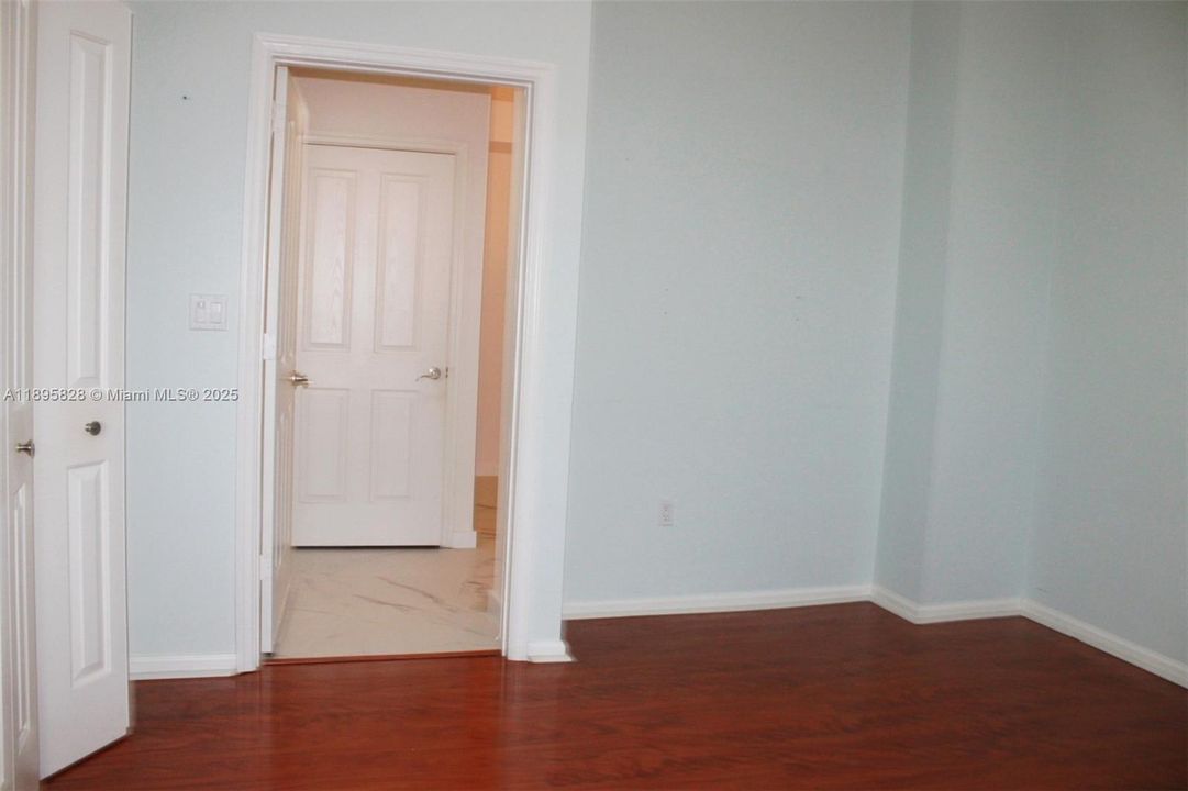 Под контрактом: $3,100 (2 спален, 2 ванн, 1246 Квадратных фут)