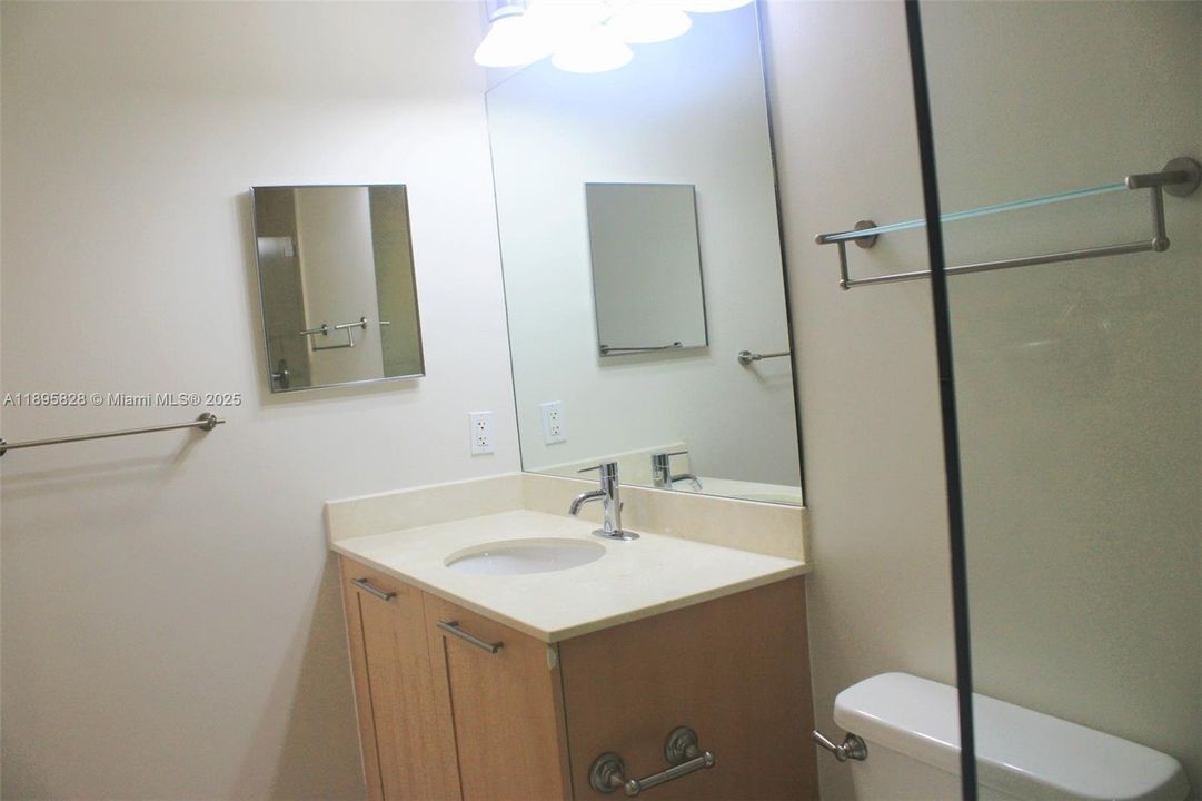 Под контрактом: $3,100 (2 спален, 2 ванн, 1246 Квадратных фут)