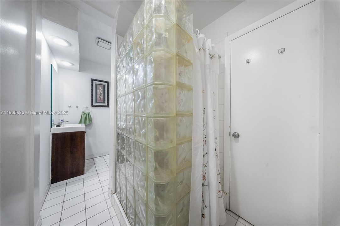 合同活跃: $550,000 (3 贝兹, 3 浴室, 1799 平方英尺)