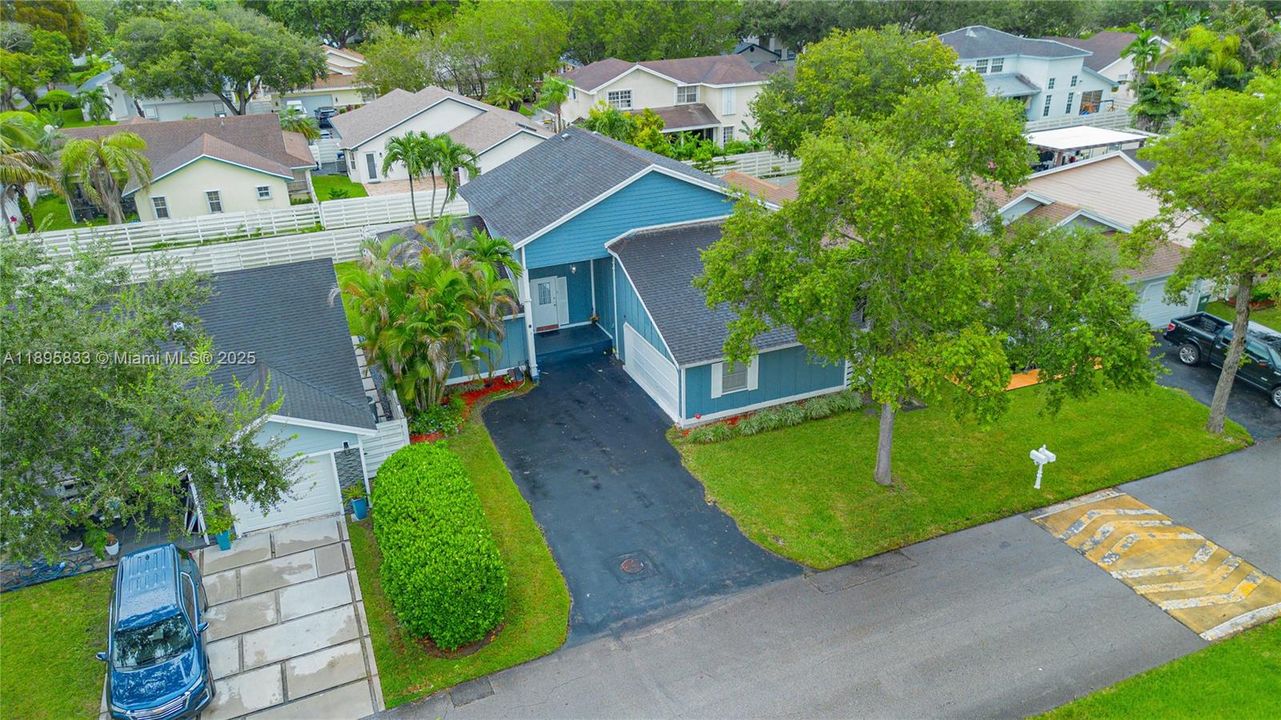 合同活跃: $550,000 (3 贝兹, 3 浴室, 1799 平方英尺)