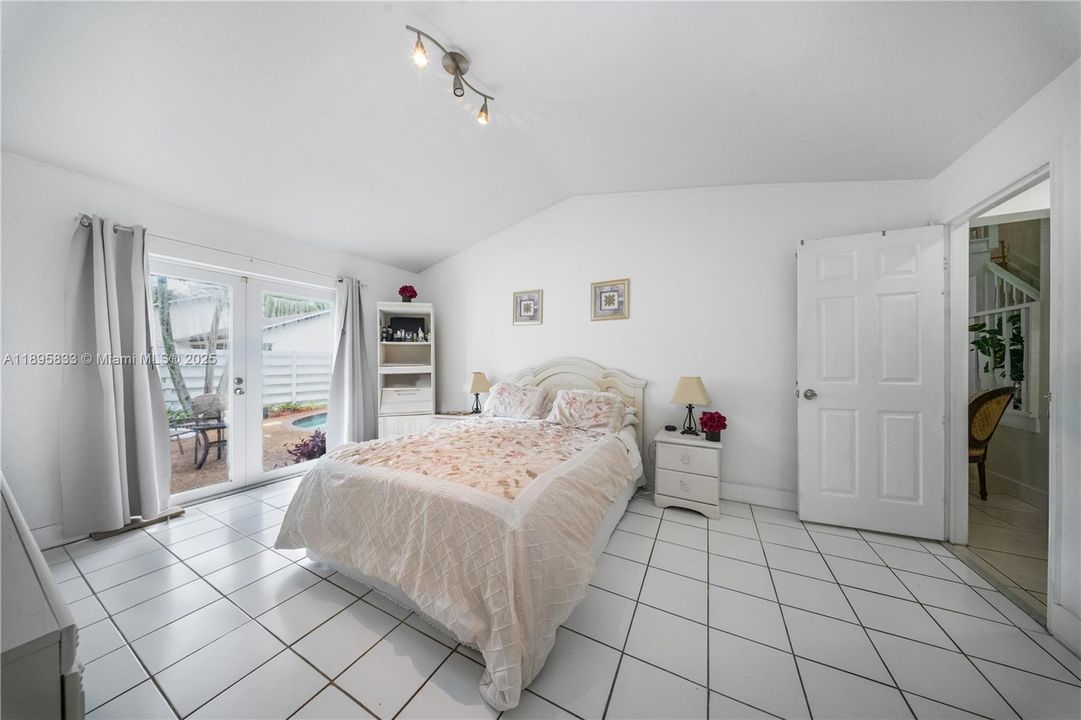 合同活跃: $550,000 (3 贝兹, 3 浴室, 1799 平方英尺)