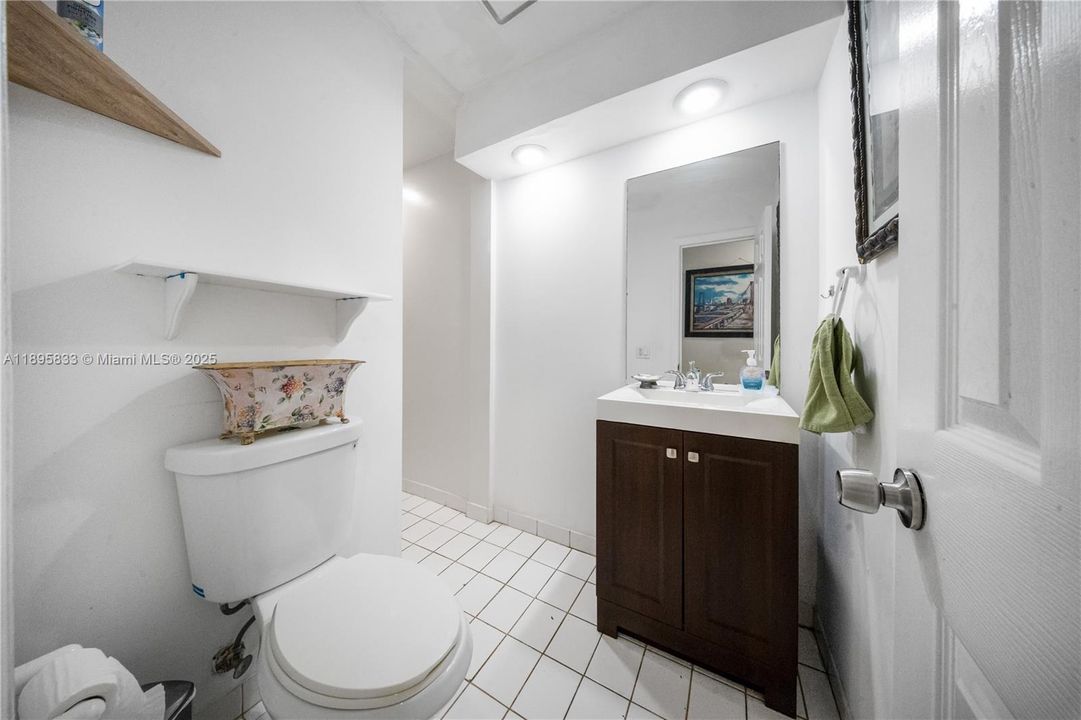 合同活跃: $550,000 (3 贝兹, 3 浴室, 1799 平方英尺)