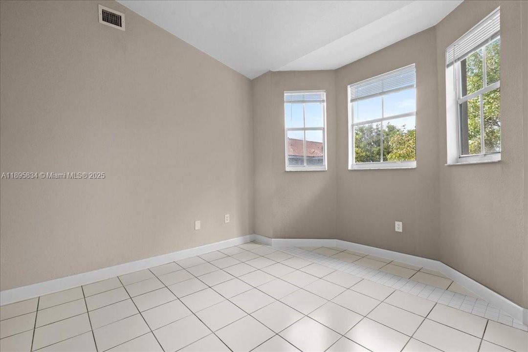 En Venta: $234,500 (3 camas, 2 baños, 1182 Pies cuadrados)