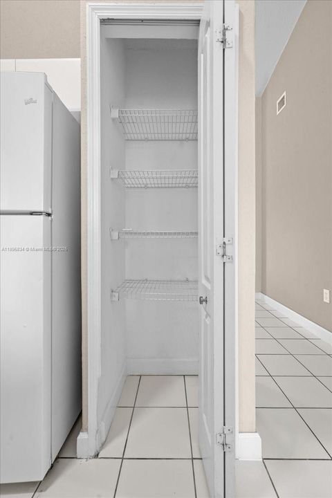 En Venta: $234,500 (3 camas, 2 baños, 1182 Pies cuadrados)