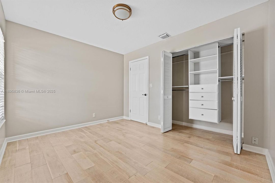 Recently Sold: $650,000 (3 beds, 2 baths, 1887 Square Feet)