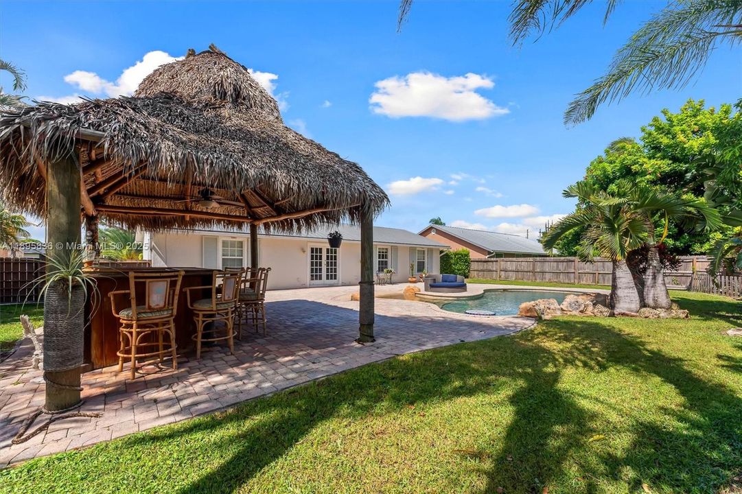 Recently Sold: $650,000 (3 beds, 2 baths, 1887 Square Feet)