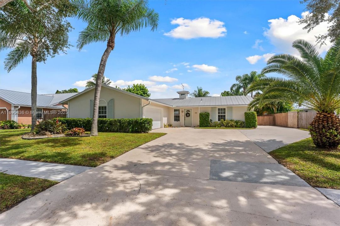 Recently Sold: $650,000 (3 beds, 2 baths, 1887 Square Feet)