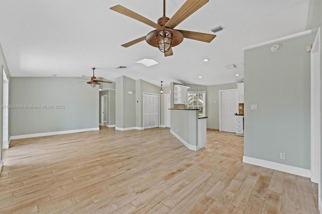 Recently Sold: $650,000 (3 beds, 2 baths, 1887 Square Feet)