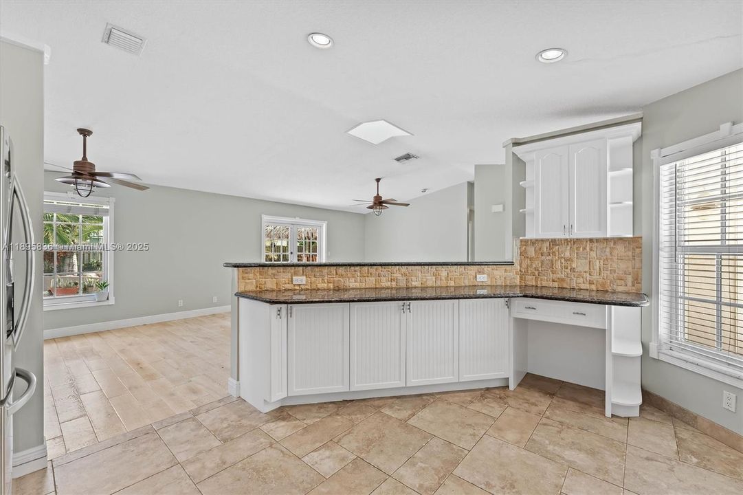 Recently Sold: $650,000 (3 beds, 2 baths, 1887 Square Feet)