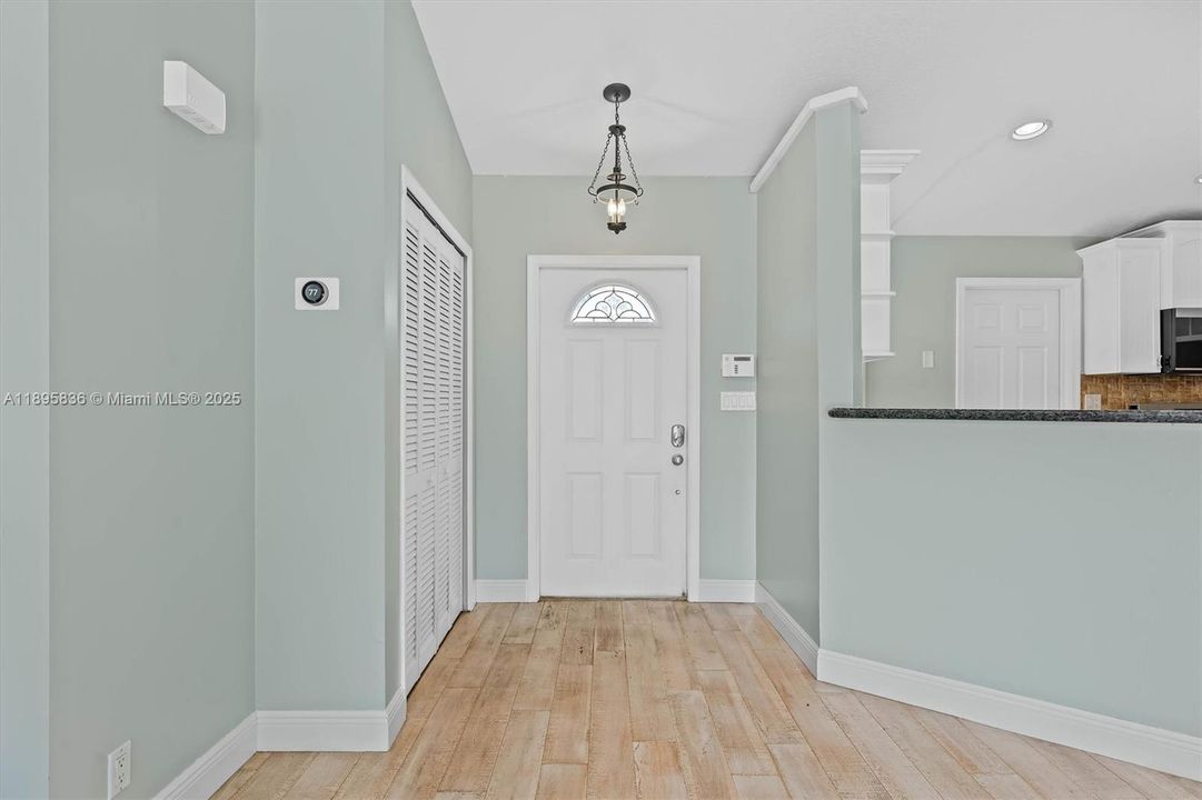 Recently Sold: $650,000 (3 beds, 2 baths, 1887 Square Feet)