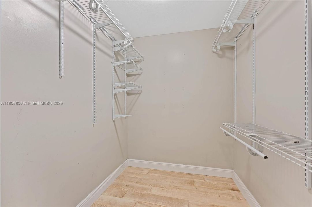 Recently Sold: $650,000 (3 beds, 2 baths, 1887 Square Feet)