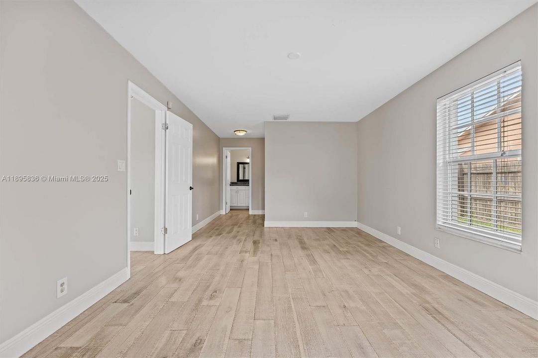 Recently Sold: $650,000 (3 beds, 2 baths, 1887 Square Feet)