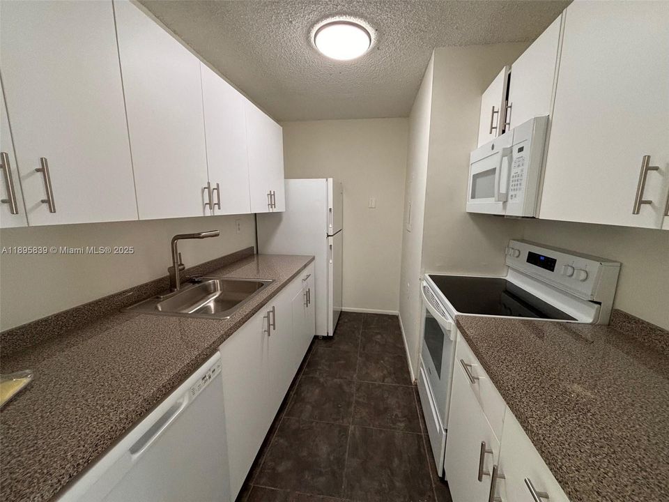 Недавно арендовано: $1,900 (3 спален, 2 ванн, 930 Квадратных фут)