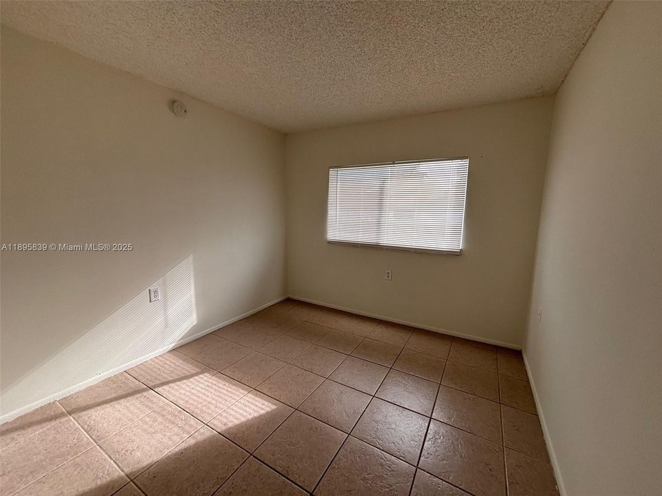 Недавно арендовано: $1,900 (3 спален, 2 ванн, 930 Квадратных фут)