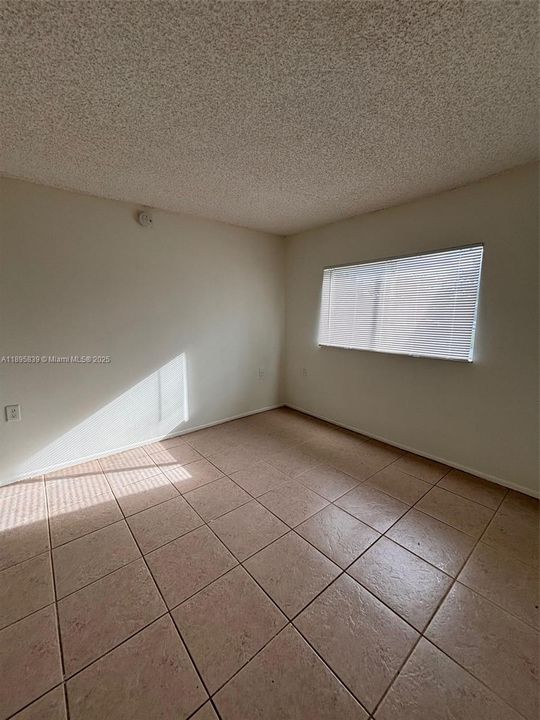 Недавно арендовано: $1,900 (3 спален, 2 ванн, 930 Квадратных фут)