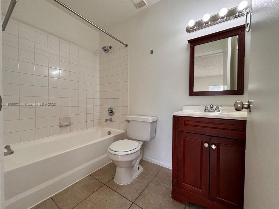 Недавно арендовано: $1,900 (3 спален, 2 ванн, 930 Квадратных фут)