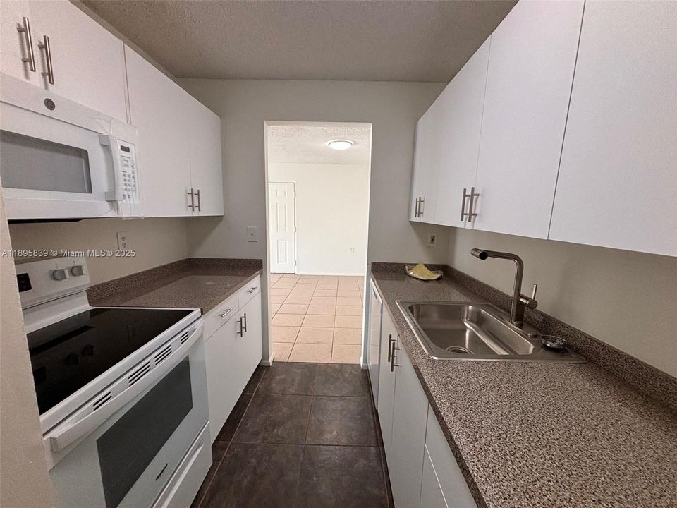 Недавно арендовано: $1,900 (3 спален, 2 ванн, 930 Квадратных фут)