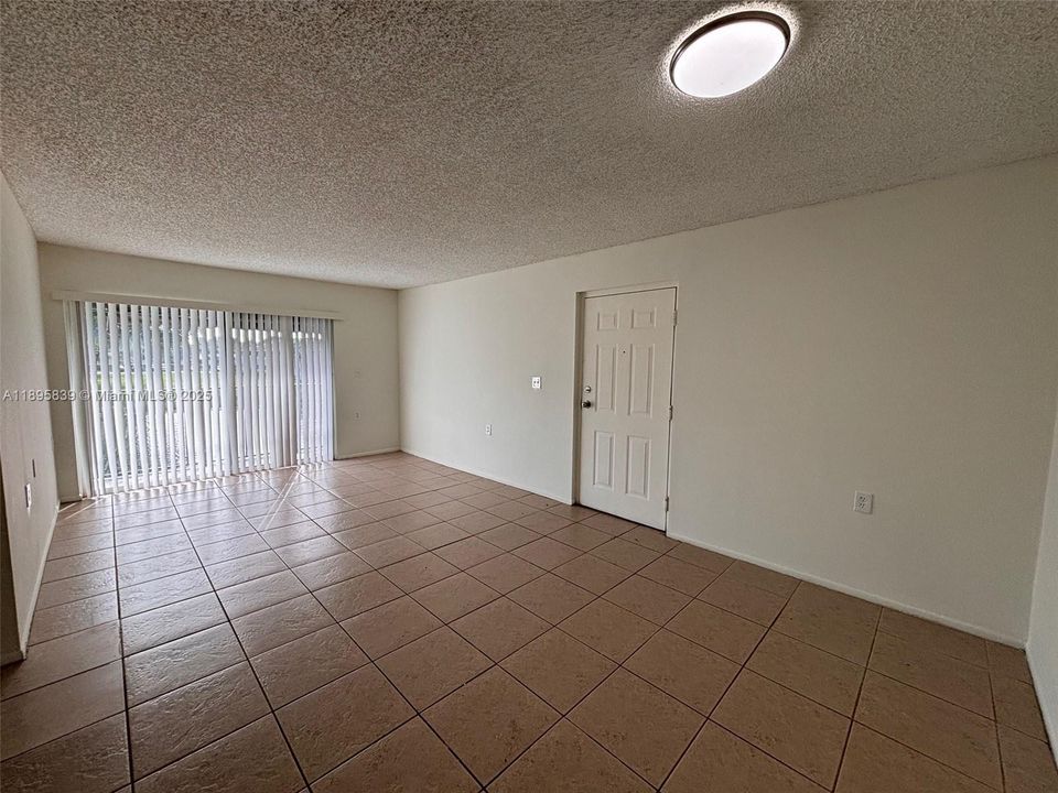 Недавно арендовано: $1,900 (3 спален, 2 ванн, 930 Квадратных фут)