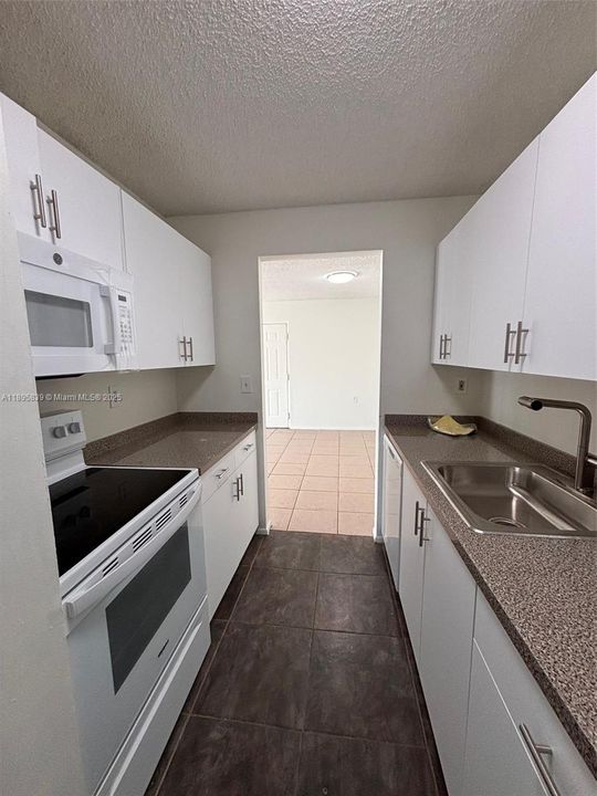 Недавно арендовано: $1,900 (3 спален, 2 ванн, 930 Квадратных фут)