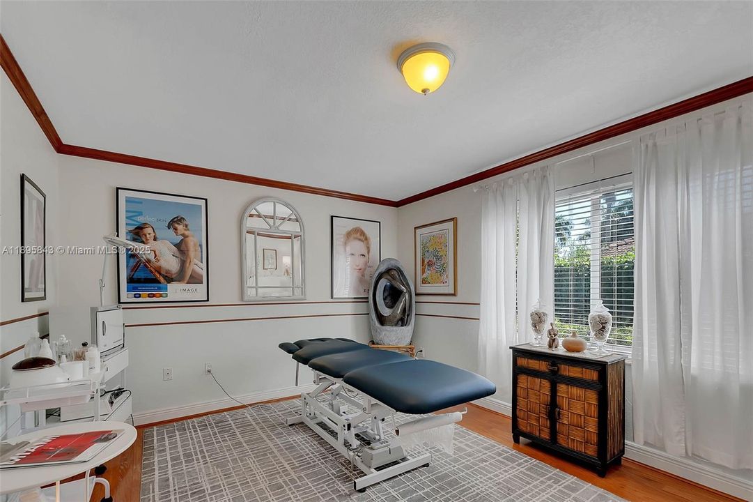 For Sale: $1,825,000 (5 beds, 4 baths, 3535 Square Feet)