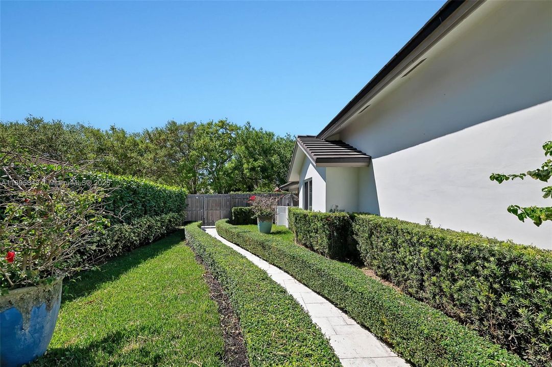 For Sale: $1,825,000 (5 beds, 4 baths, 3535 Square Feet)