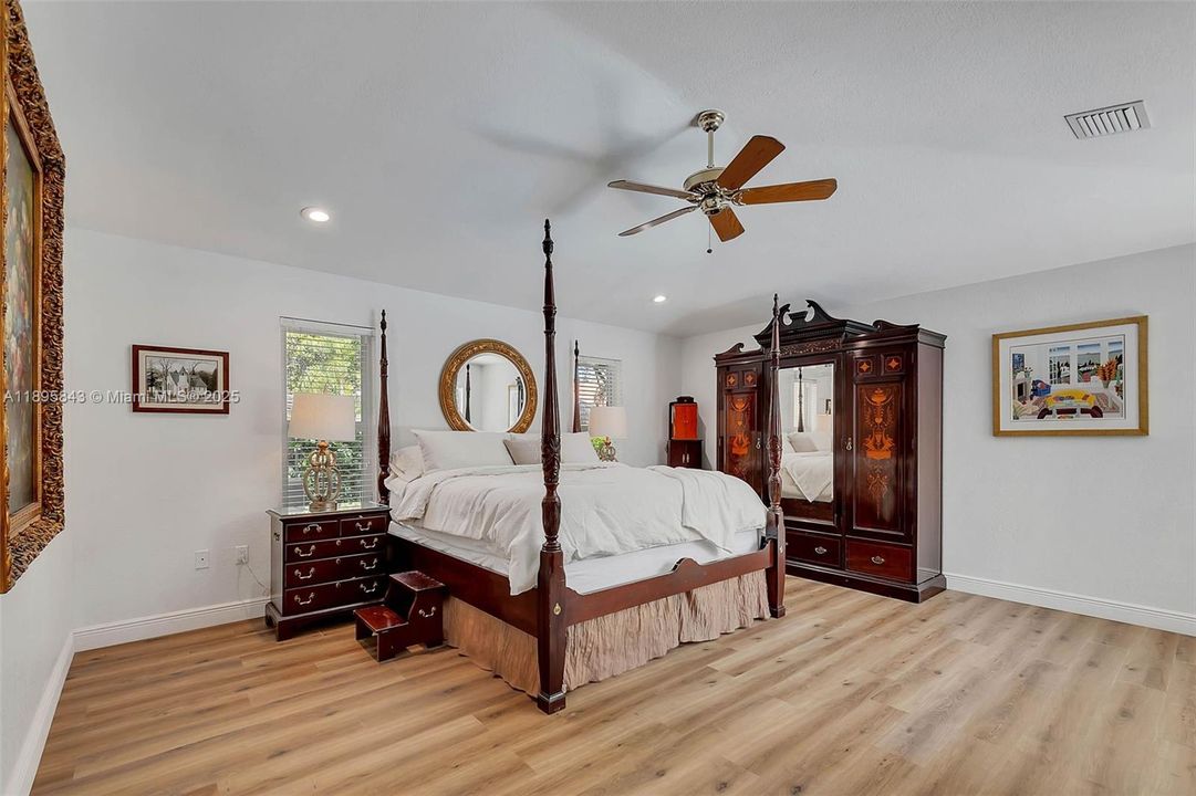 For Sale: $1,825,000 (5 beds, 4 baths, 3535 Square Feet)