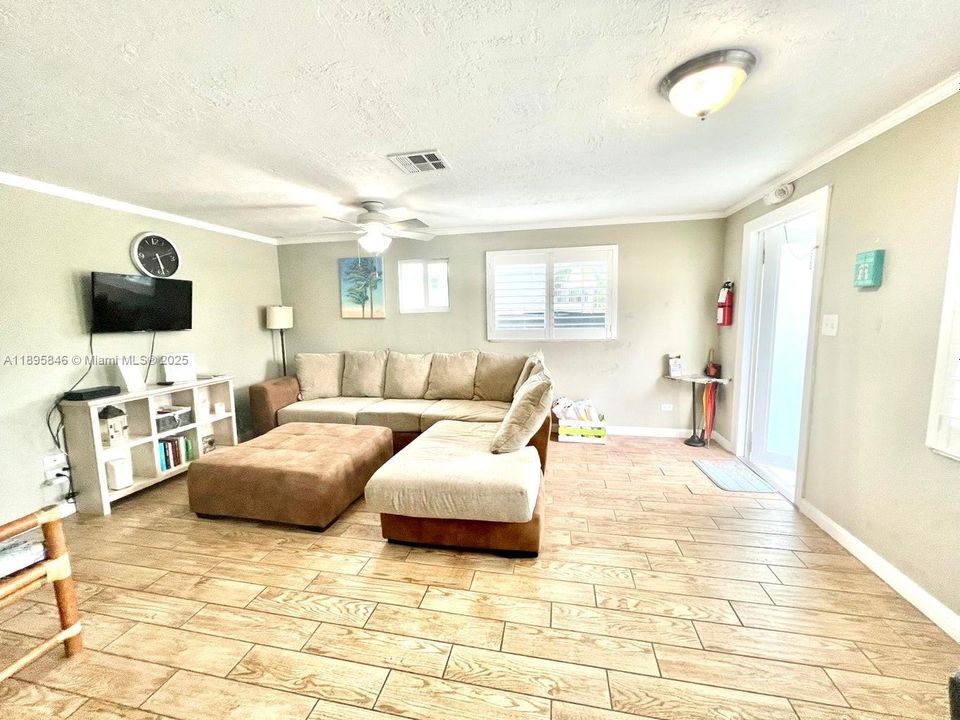 En Venta: $537,000 (2 camas, 1 baños, 750 Pies cuadrados)