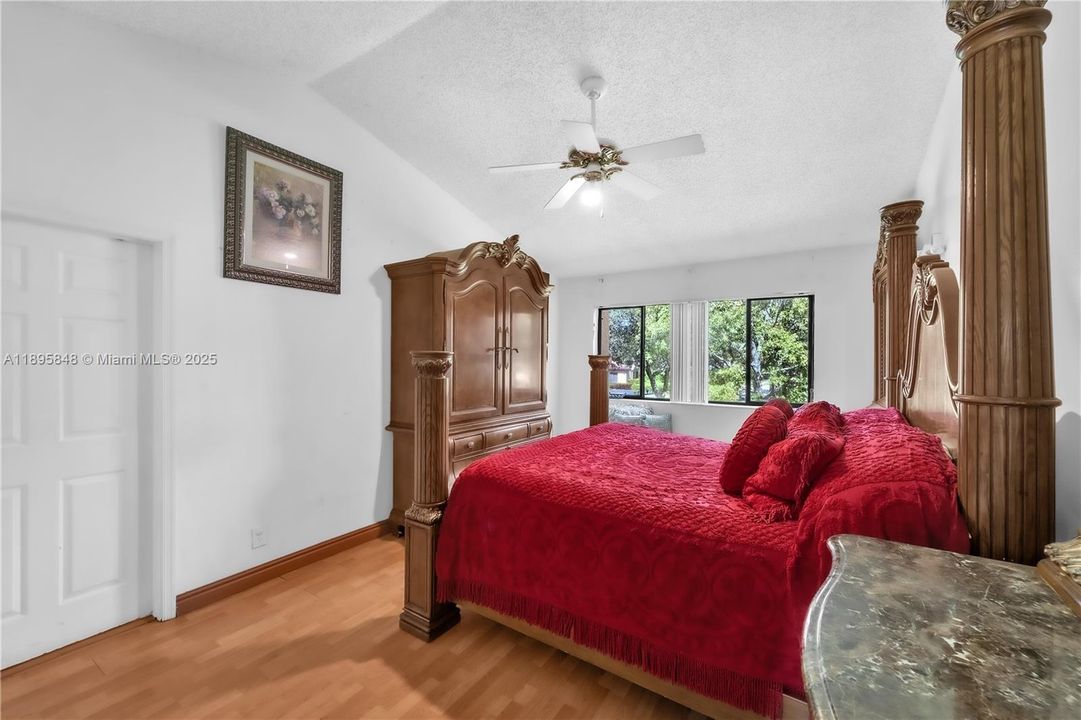 For Sale: $439,999 (3 beds, 2 baths, 1760 Square Feet)