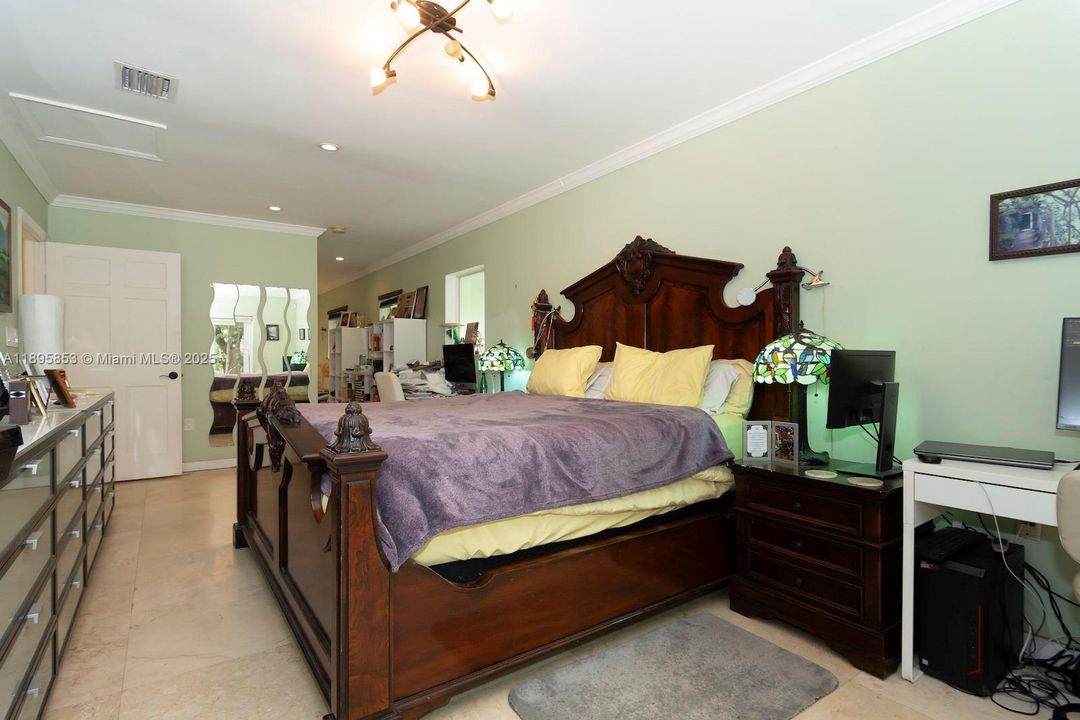 Под контрактом: $1,340,000 (4 спален, 3 ванн, 2882 Квадратных фут)