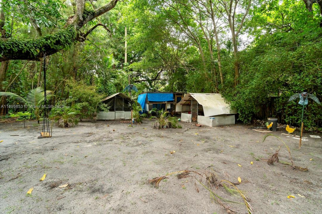 Под контрактом: $1,340,000 (4 спален, 3 ванн, 2882 Квадратных фут)