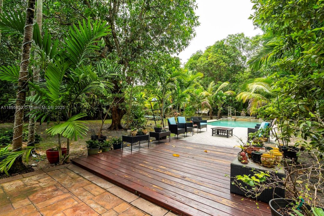 Под контрактом: $1,340,000 (4 спален, 3 ванн, 2882 Квадратных фут)