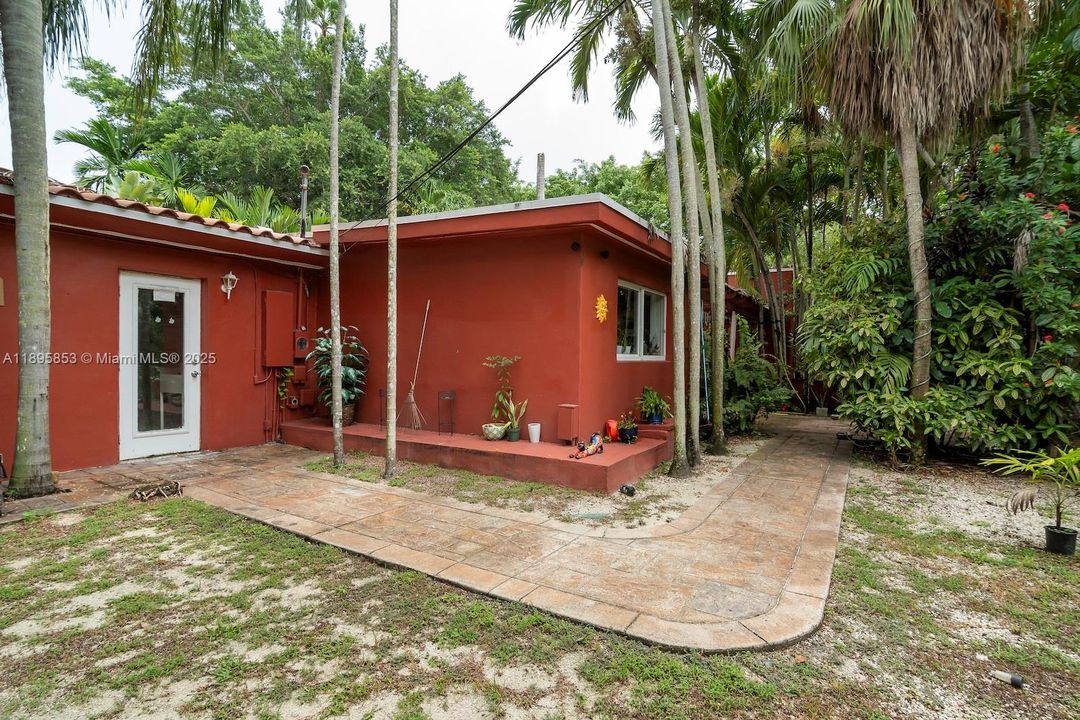 Под контрактом: $1,340,000 (4 спален, 3 ванн, 2882 Квадратных фут)