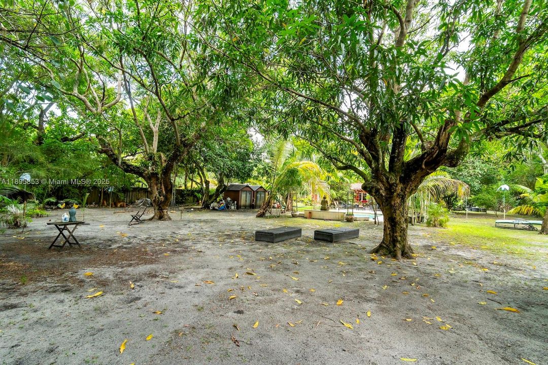 Под контрактом: $1,340,000 (4 спален, 3 ванн, 2882 Квадратных фут)