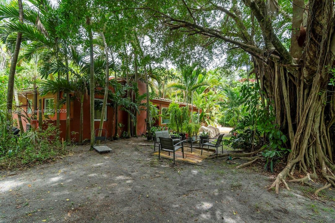 Под контрактом: $1,340,000 (4 спален, 3 ванн, 2882 Квадратных фут)