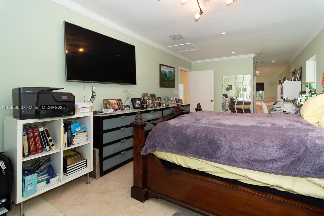 Под контрактом: $1,340,000 (4 спален, 3 ванн, 2882 Квадратных фут)