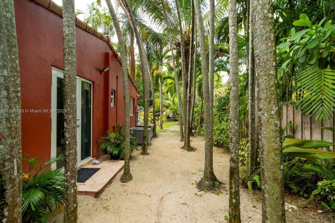 Под контрактом: $1,340,000 (4 спален, 3 ванн, 2882 Квадратных фут)