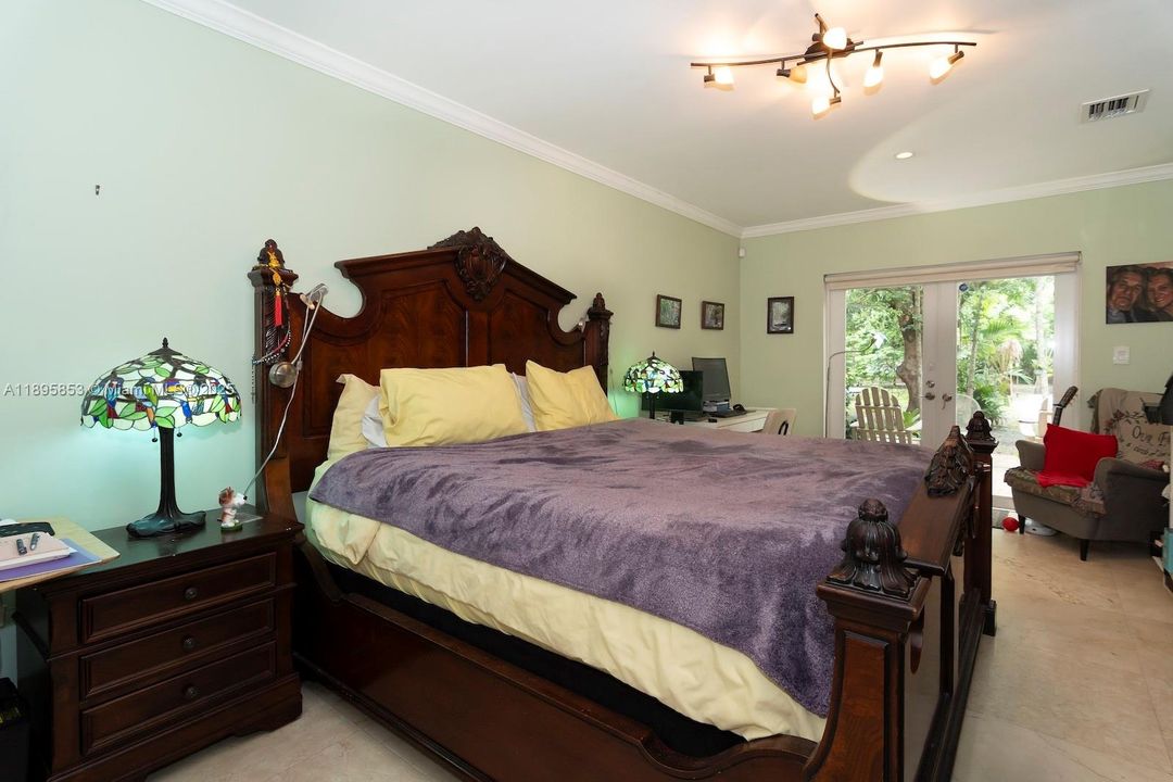 Под контрактом: $1,340,000 (4 спален, 3 ванн, 2882 Квадратных фут)