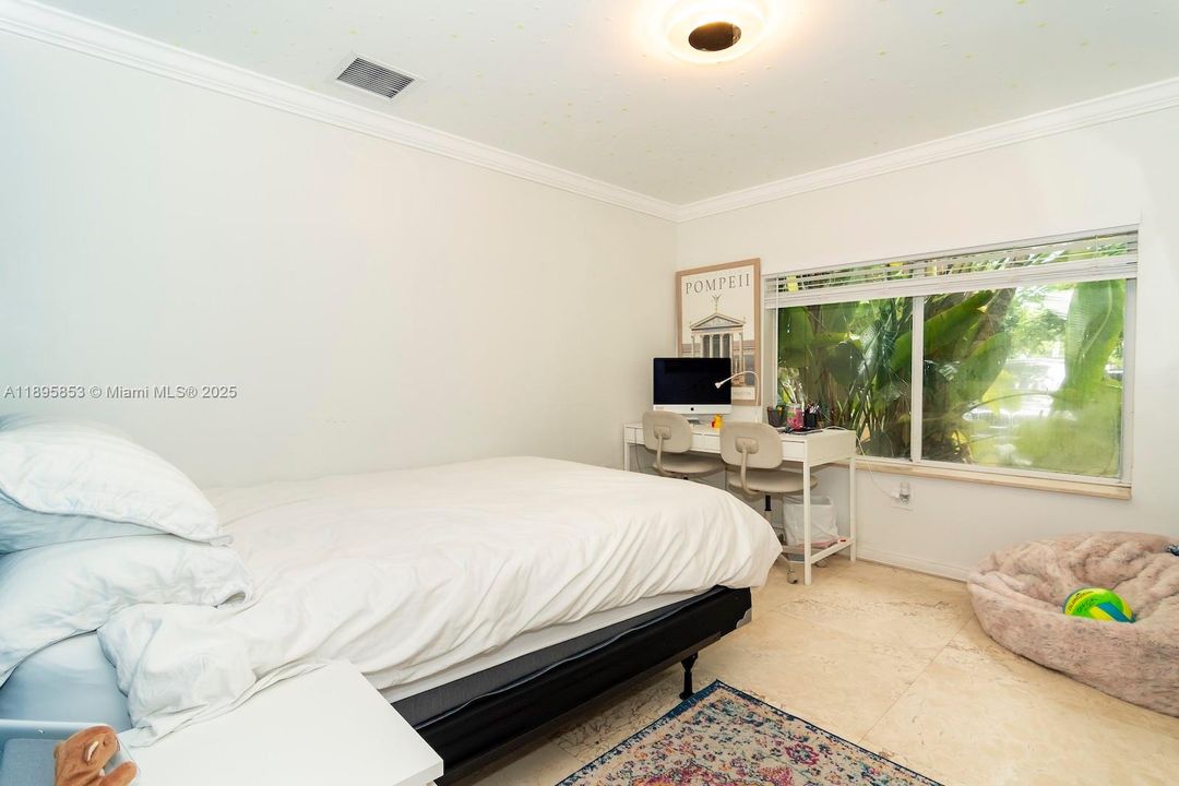 Под контрактом: $1,340,000 (4 спален, 3 ванн, 2882 Квадратных фут)