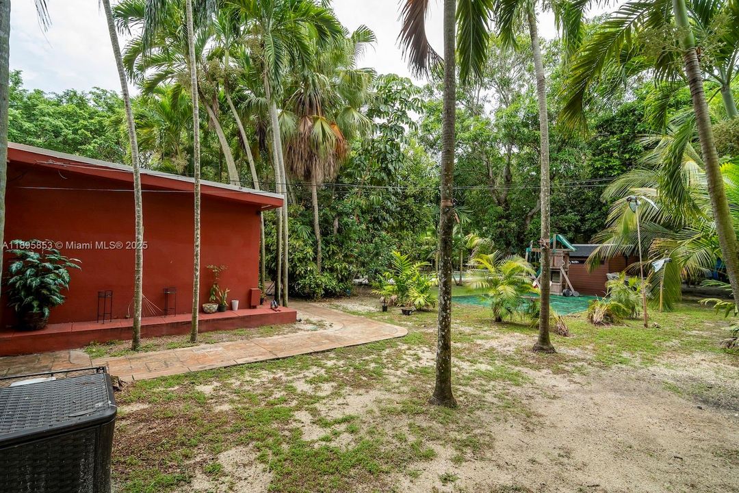 Под контрактом: $1,340,000 (4 спален, 3 ванн, 2882 Квадратных фут)