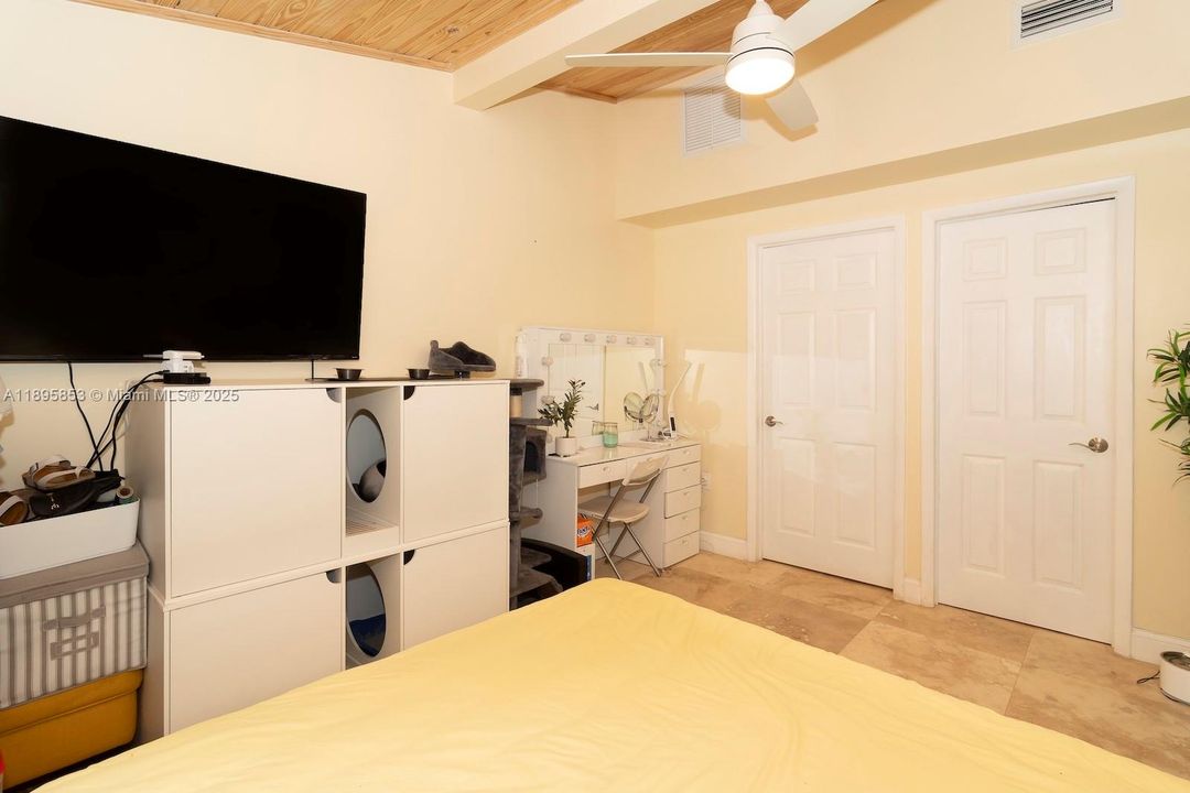 Под контрактом: $1,340,000 (4 спален, 3 ванн, 2882 Квадратных фут)