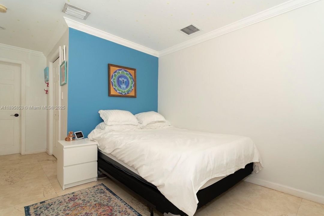 Под контрактом: $1,340,000 (4 спален, 3 ванн, 2882 Квадратных фут)