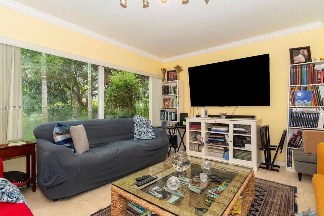 Под контрактом: $1,340,000 (4 спален, 3 ванн, 2882 Квадратных фут)