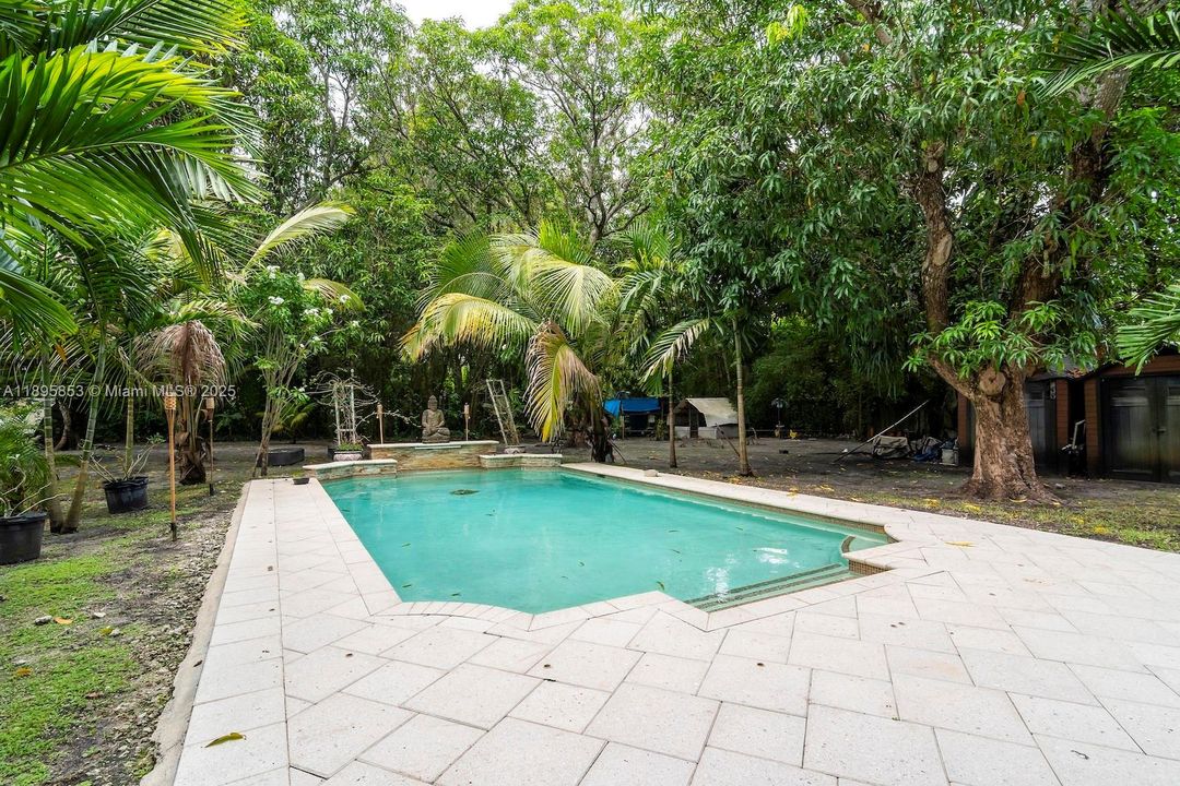 Под контрактом: $1,340,000 (4 спален, 3 ванн, 2882 Квадратных фут)